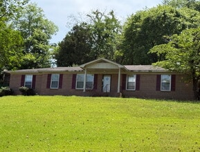 Building Photo - "Discover Comfort and Space: Charming 3-Bed, 2-Bath Home in Huntsville's Heart - 1808 Sq. Ft. of ...