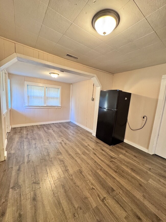 Building Photo - 341 E Henry St