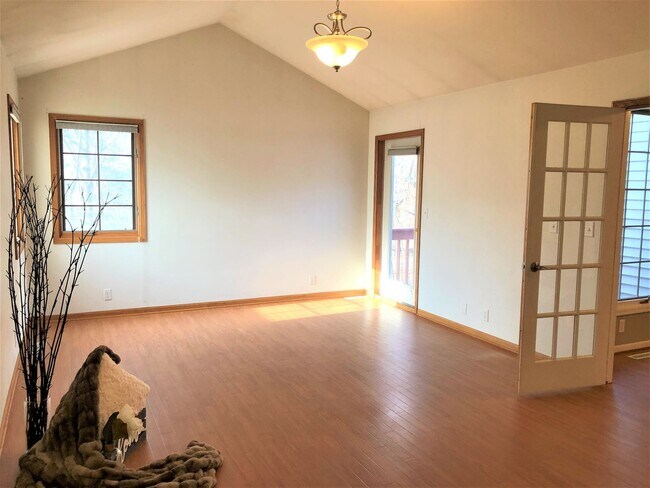 Building Photo - Charming 3-Bedroom Home with Fireplaces an...