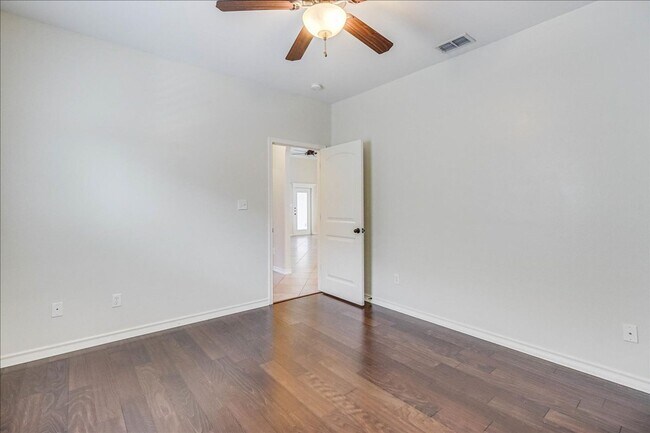 Building Photo - 5834 Aava Dr