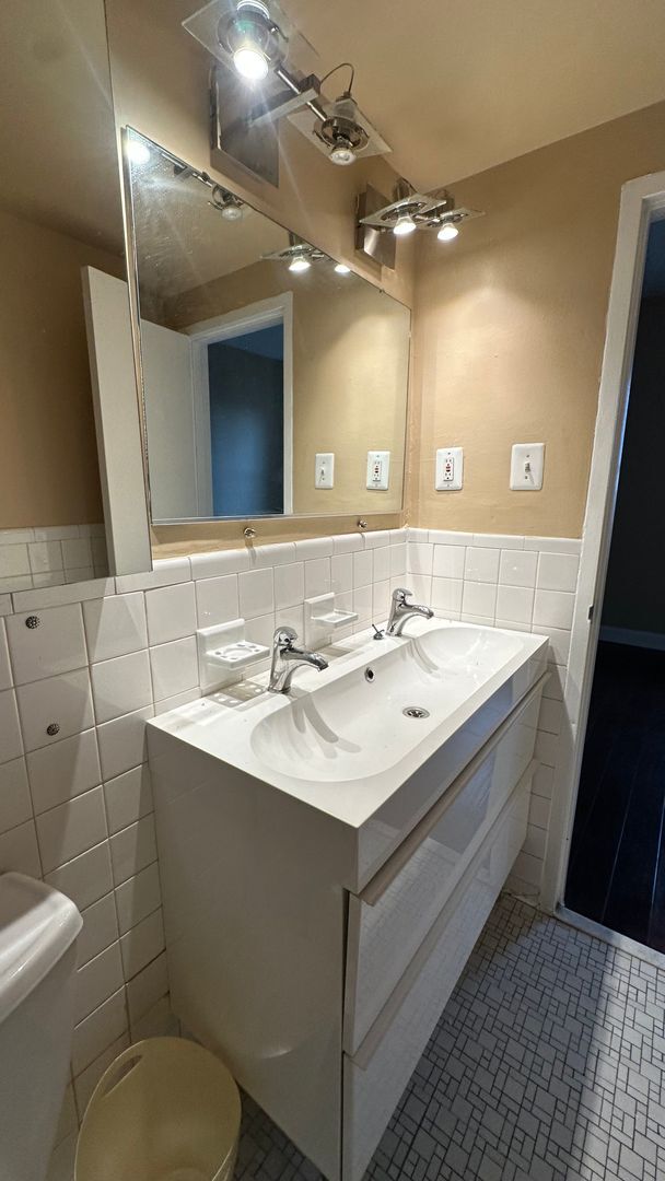 Building Photo - Fantastic Adams Morgan Location!