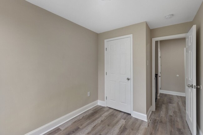 Building Photo - Newly Renovated 4-Bedroom Townhome for Rent