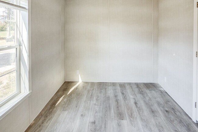 Building Photo - 766 Wall St