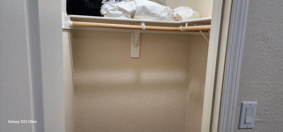 Building Photo - 746 Oakmont Ave