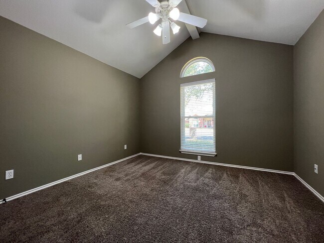 Building Photo - Single Family Home