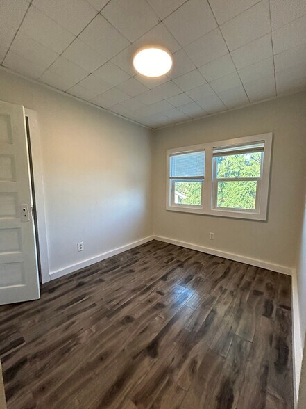 Building Photo - 6400 Latona Ave NE