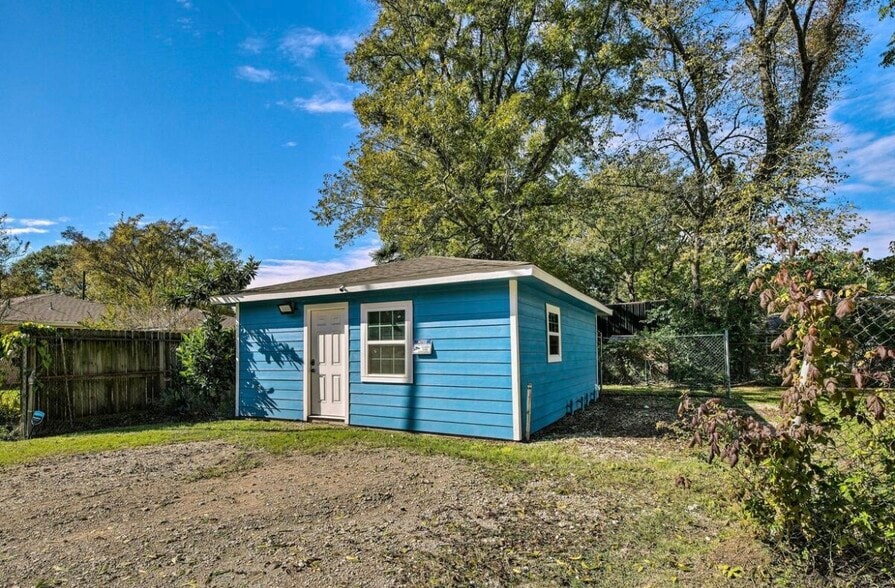 Building Photo - 7652 Teesdale Dr