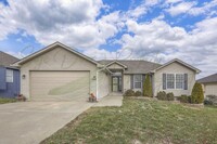 Building Photo - STUNNING GRAIN VALLEY HOME!!!