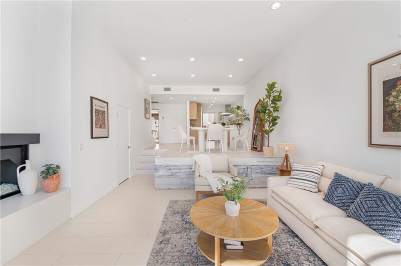 Building Photo - 7324 Marina Pacifica Dr N