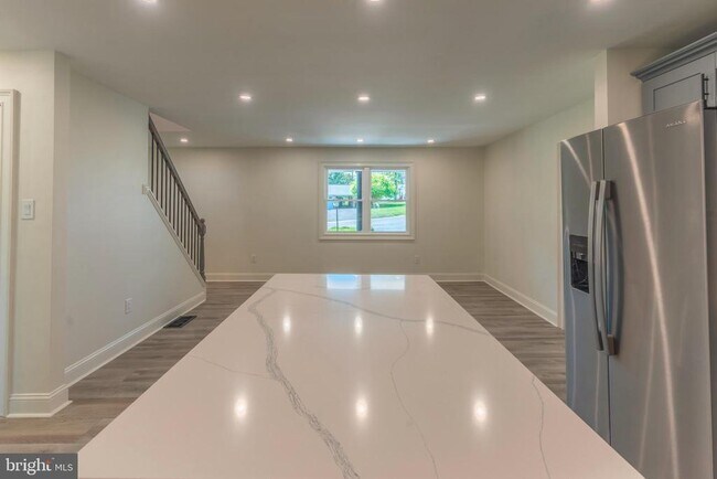 Building Photo - 248 Penncrest Dr
