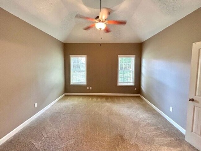 Building Photo - Now Leasing A 4 Bedroom 2 Bath Home In Oli...
