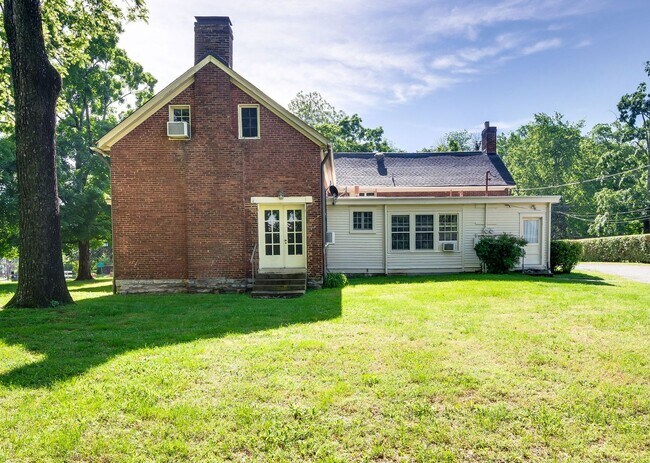 Building Photo - Charming 4BE/3BA Home in Historic Downtown Franklin!