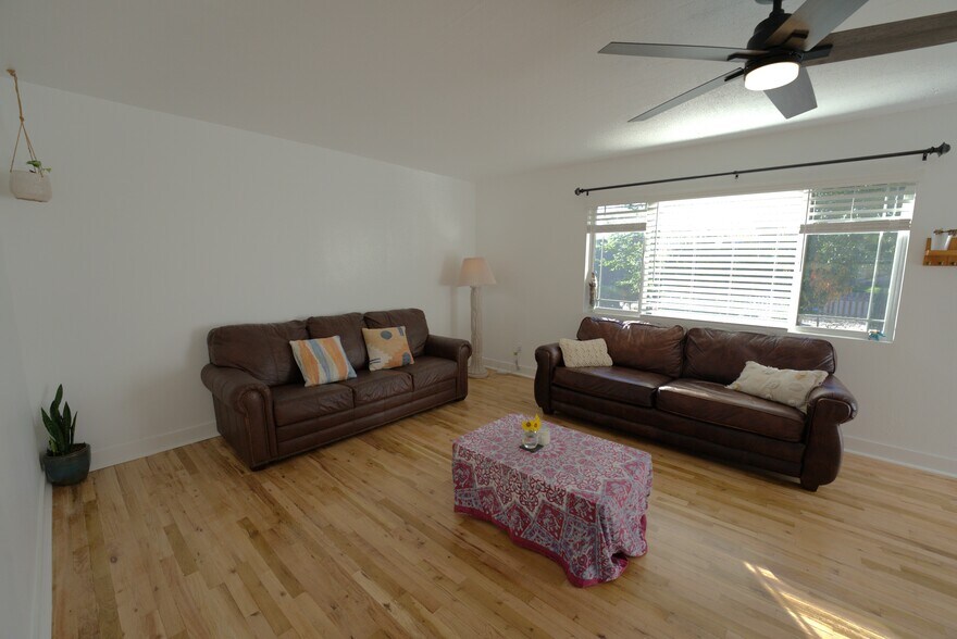 living room - 1340 Rayburn Dr