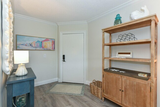 Building Photo - 1605 S US Hwy 1