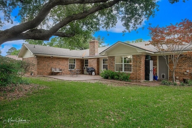 Building Photo - 7440 Camelback Dr