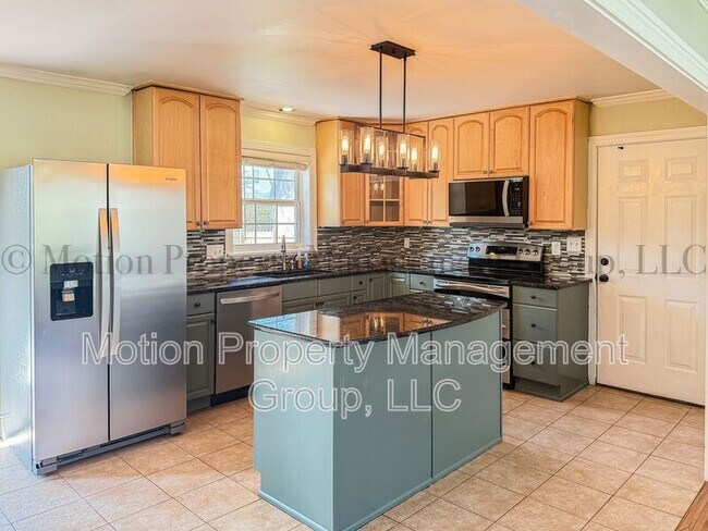 Building Photo - 2502 Little John Trail SE