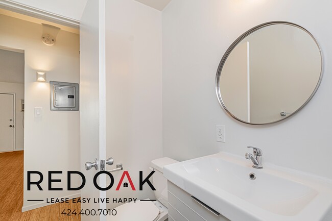 Building Photo - Beautiful One Bedroom with Hardwood Style ...