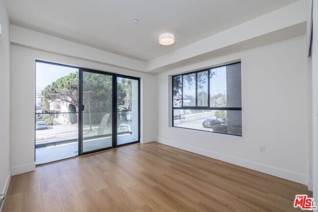 Building Photo - 1822 Overland Ave