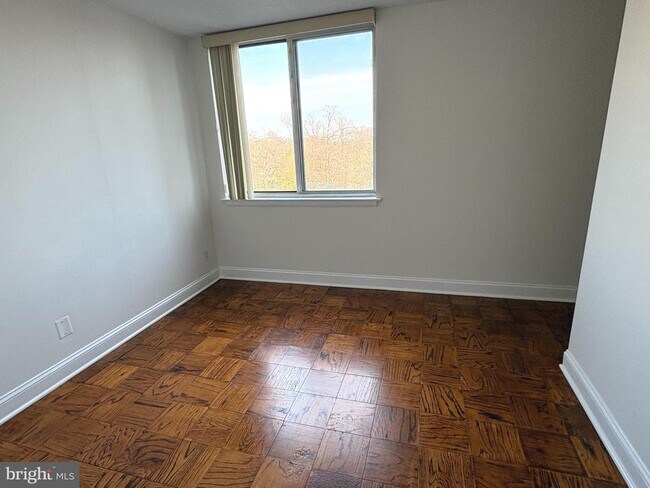 Building Photo - 501 Slaters Ln