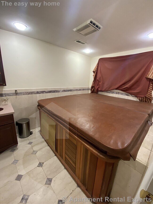 Building Photo - 309 Beacon St