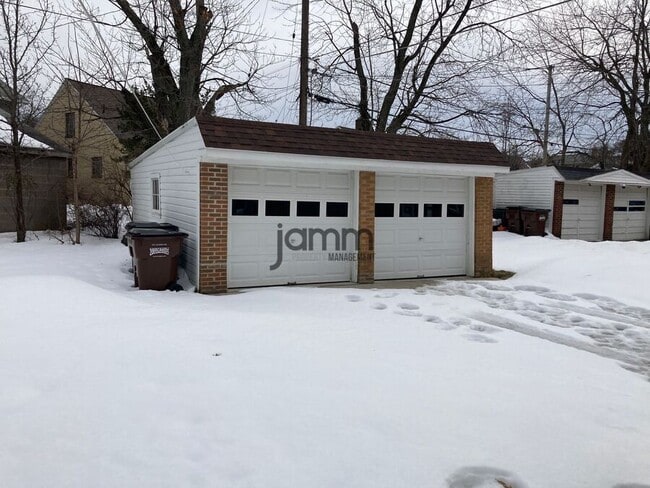 Building Photo - 6099 Ridge Rd