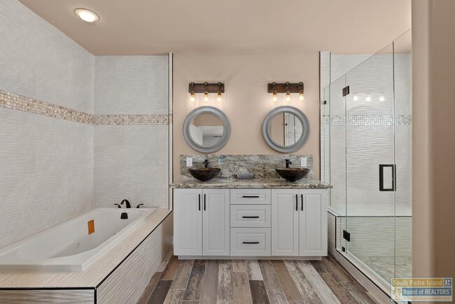 Building Photo - 618 N Shore Dr