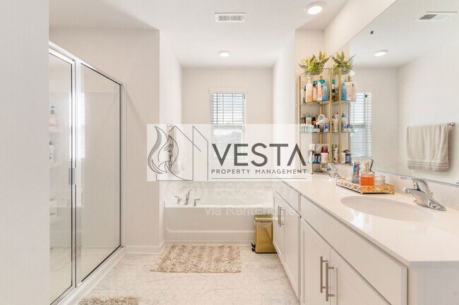 Building Photo - 240 Ridgeview Ln