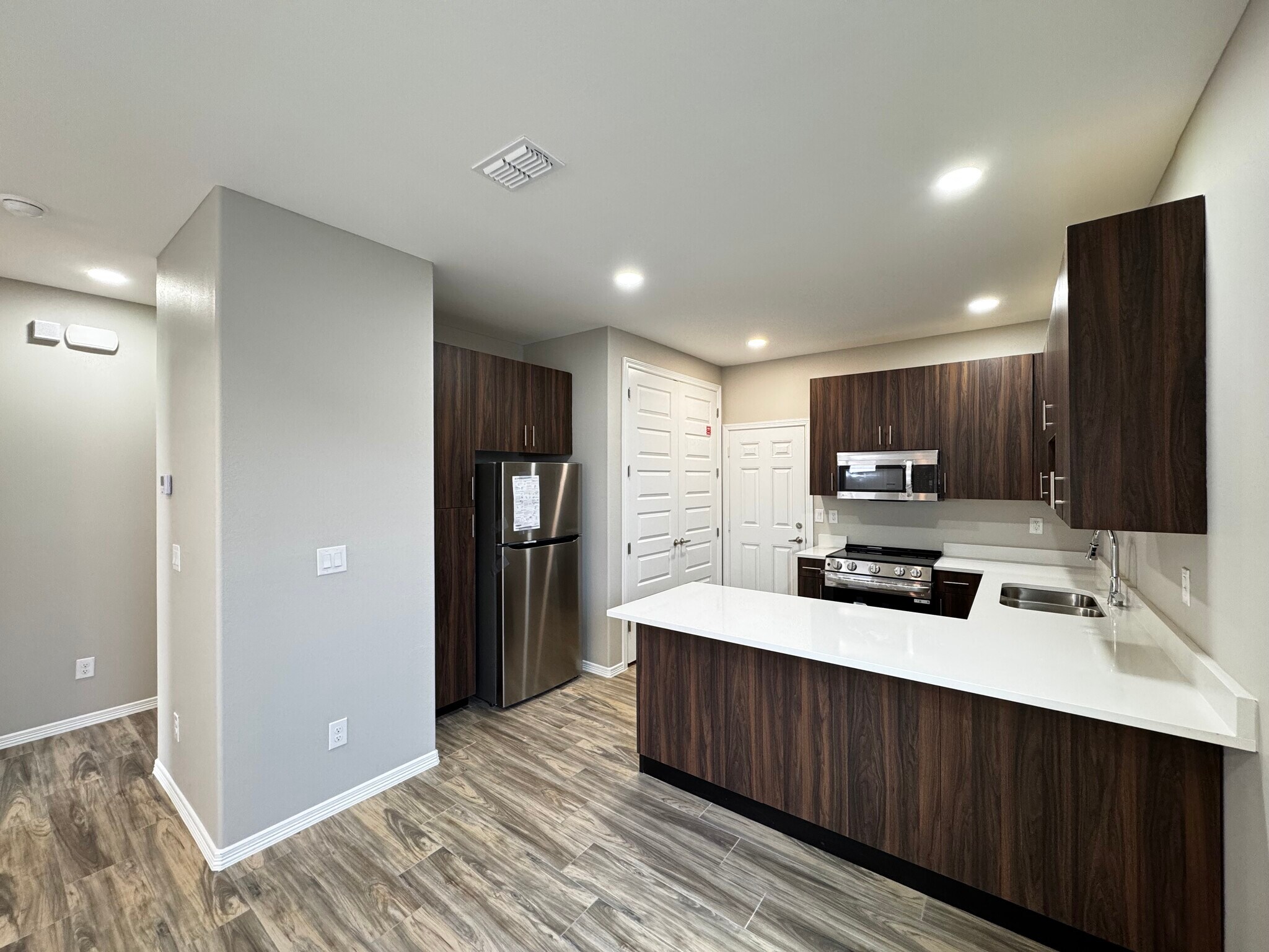 Building Photo - 4000 La Vista Ave