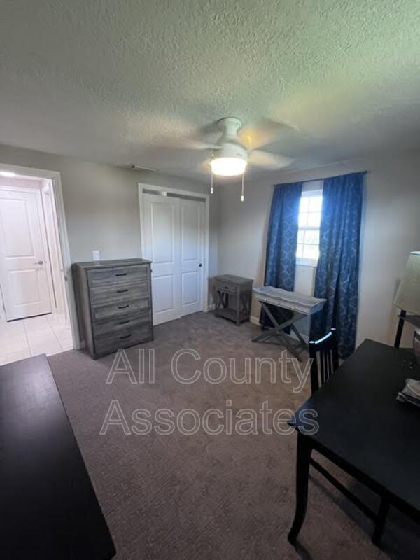 Building Photo - 4122 Hampton Dr