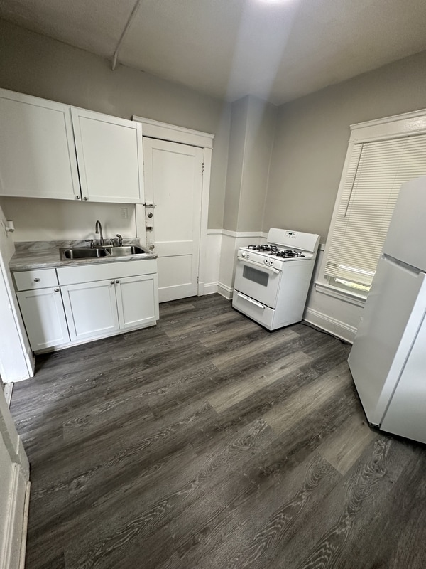 Building Photo - 3525 E 133rd St