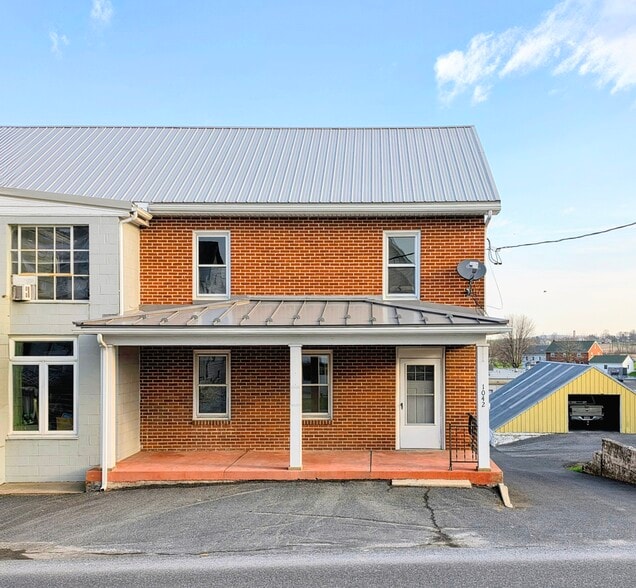 Building Photo - 1042 Martindale Rd