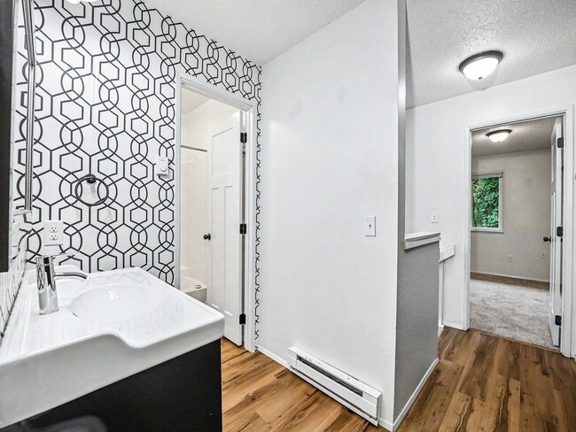 Building Photo - Spacious 2-Story Condo in a Quiet, Well-Located Community!
