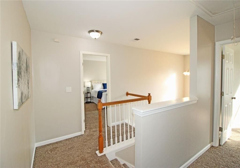 Building Photo - 1213 Kingsbury Ln