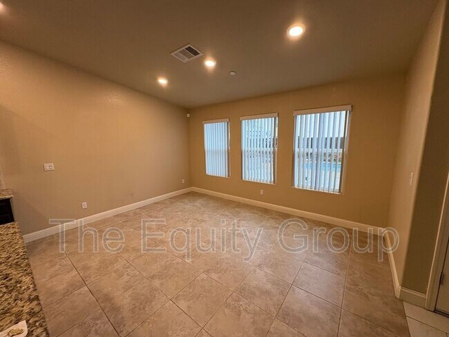 Building Photo - 4201 W Wren Ave