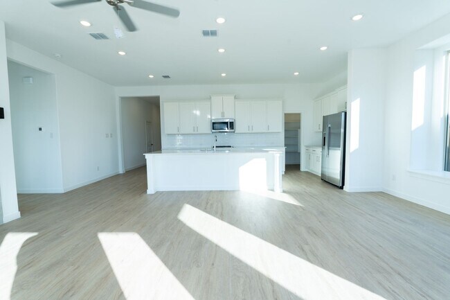 Building Photo - BRAND NEW 2025 Construction - 4BR/3BA Single-Family Home in Northlake Estates