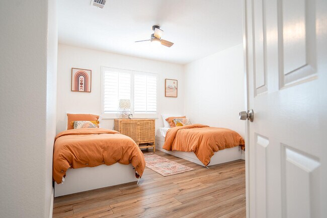 Building Photo - 45150 Birchcrest Cir