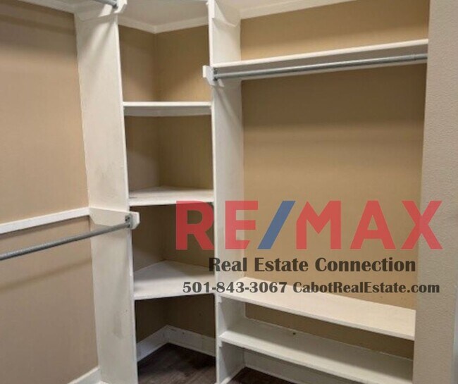 Building Photo - 4 Bedroom/2 Bath Plus Office
