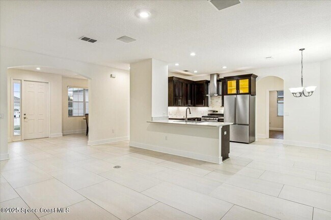 Building Photo - 516 Walking Fern Loop