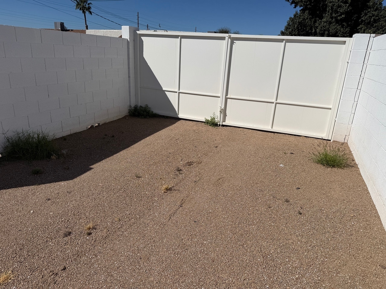 Building Photo - 476 E Linda Ave