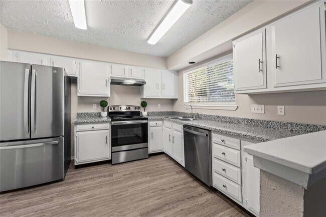 Building Photo - 7519 Wovenwood Ln