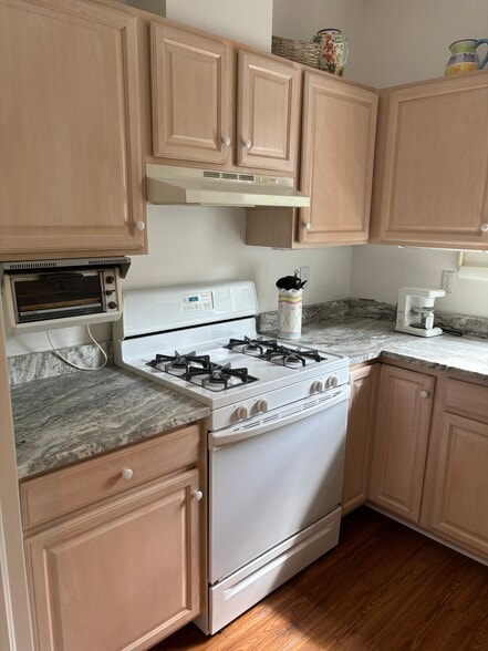 Building Photo - 108 Cart Dr