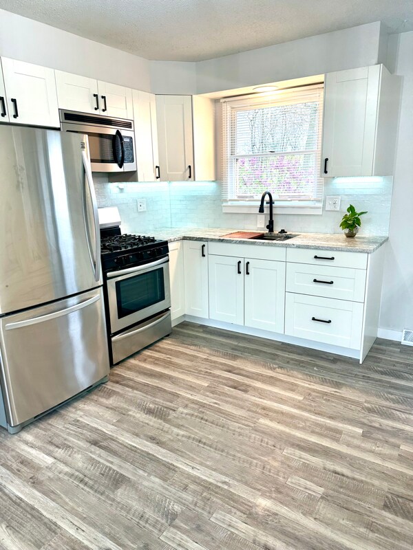 Building Photo - 2168 Plainfield Ave