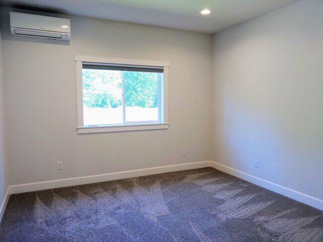 Building Photo - Lovely Single Level Home in Freeland and Pet Friendly!!