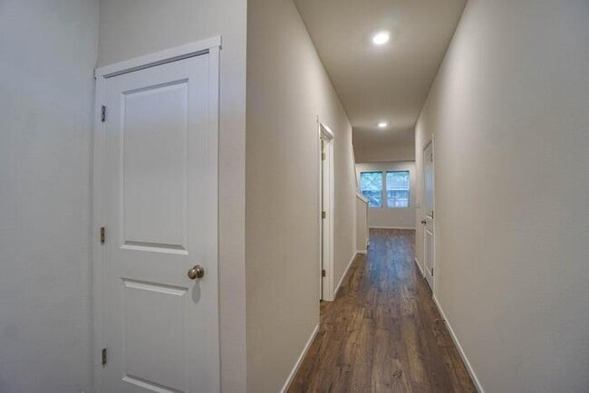 Building Photo - 5824 NE 80th Ct