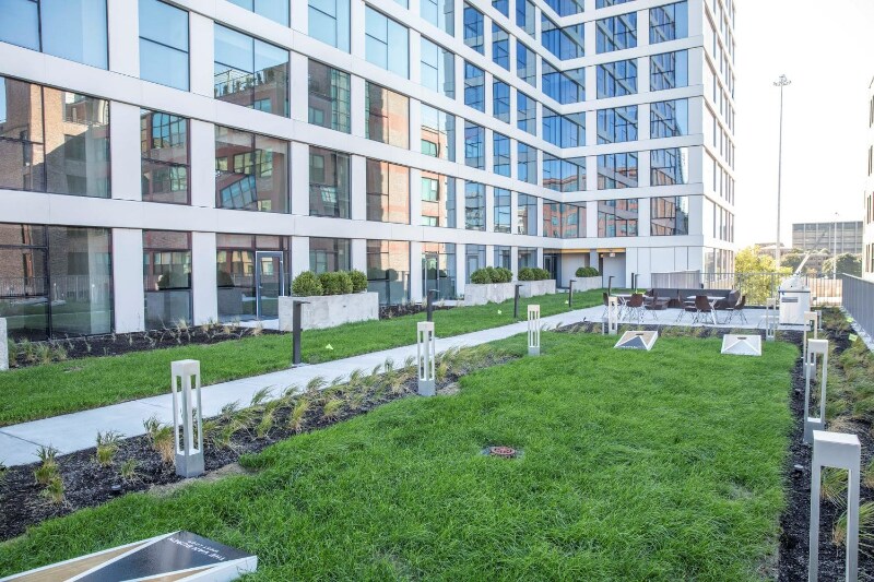 Building Photo - 818 W Van Buren St