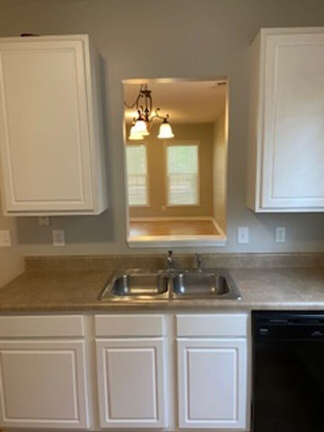 Building Photo - 3 Bedroom 2.5 Home in NE Columbia MOVE IN BY 1/31/26 RECEIVE $300 OFF FIRST MONTH'S RENT!!!!!!