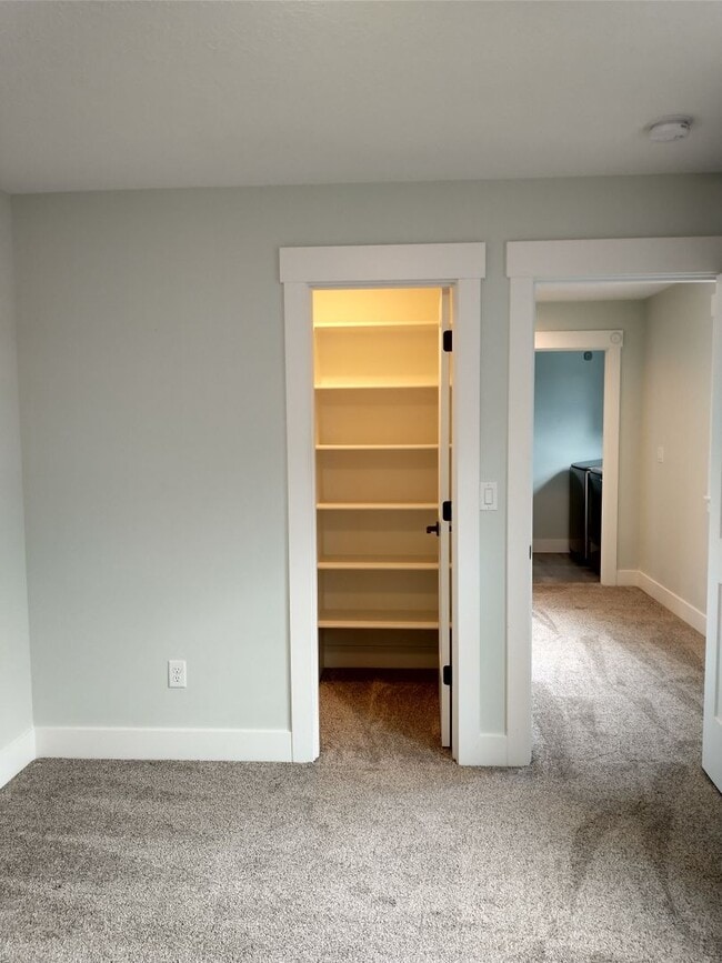 Building Photo - Welcome to this Beautiful Property in Keizer