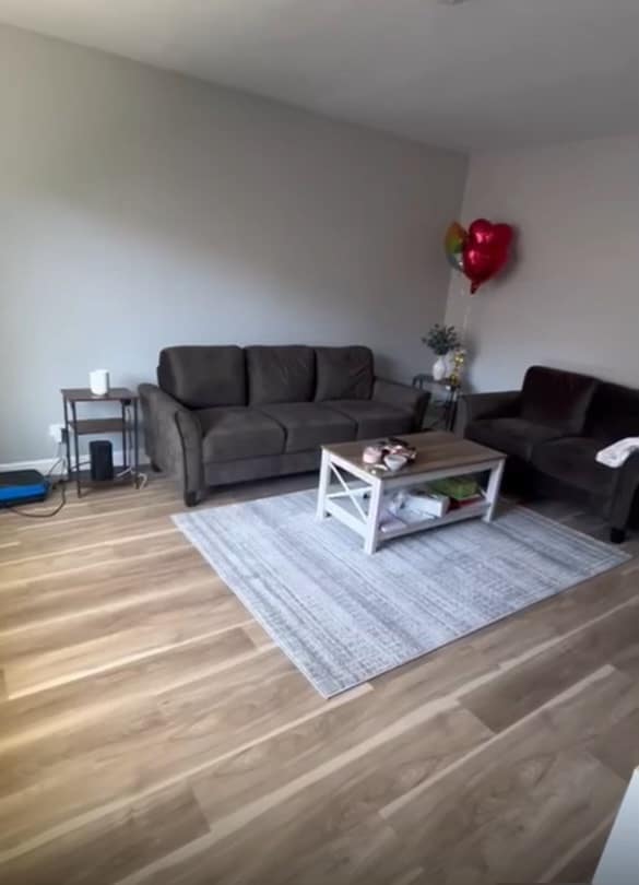 Building Photo - 488 E 5th Ct