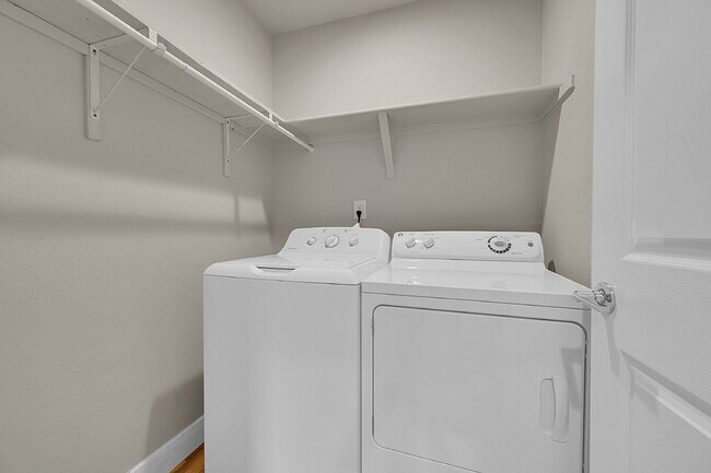 Building Photo - $2,850.00 - 3 Bedrooms, 2.5 Bathrooms, Sin...
