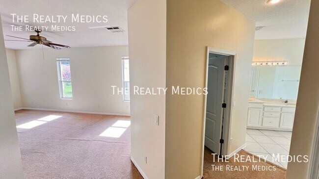 Building Photo - 7823 Fernleaf Dr